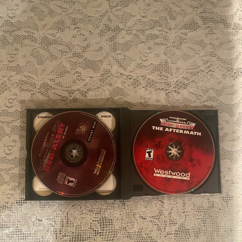 Command & Conquer Red Alert The Arsenal & The Aftermath 3-Disc PC - Picture 3 of 6